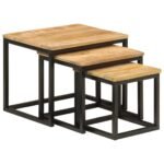 lot de trois tables gigognes rectangulaires sur fond clair