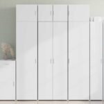 détail de un caisson large à portes et étagères