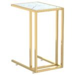 plateau glissé au-dessus d'un canapé
