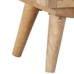 pieds fuselés en bois clair