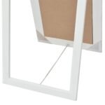 miroir accroché dans une entrée