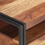 table basse industrielle devant un canapé