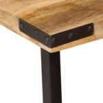 la petite table utilisée en bout de canapé