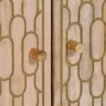 profil du buffet contre un mur clair